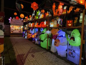 Halloween display at 2509 Yale Place, Merrick