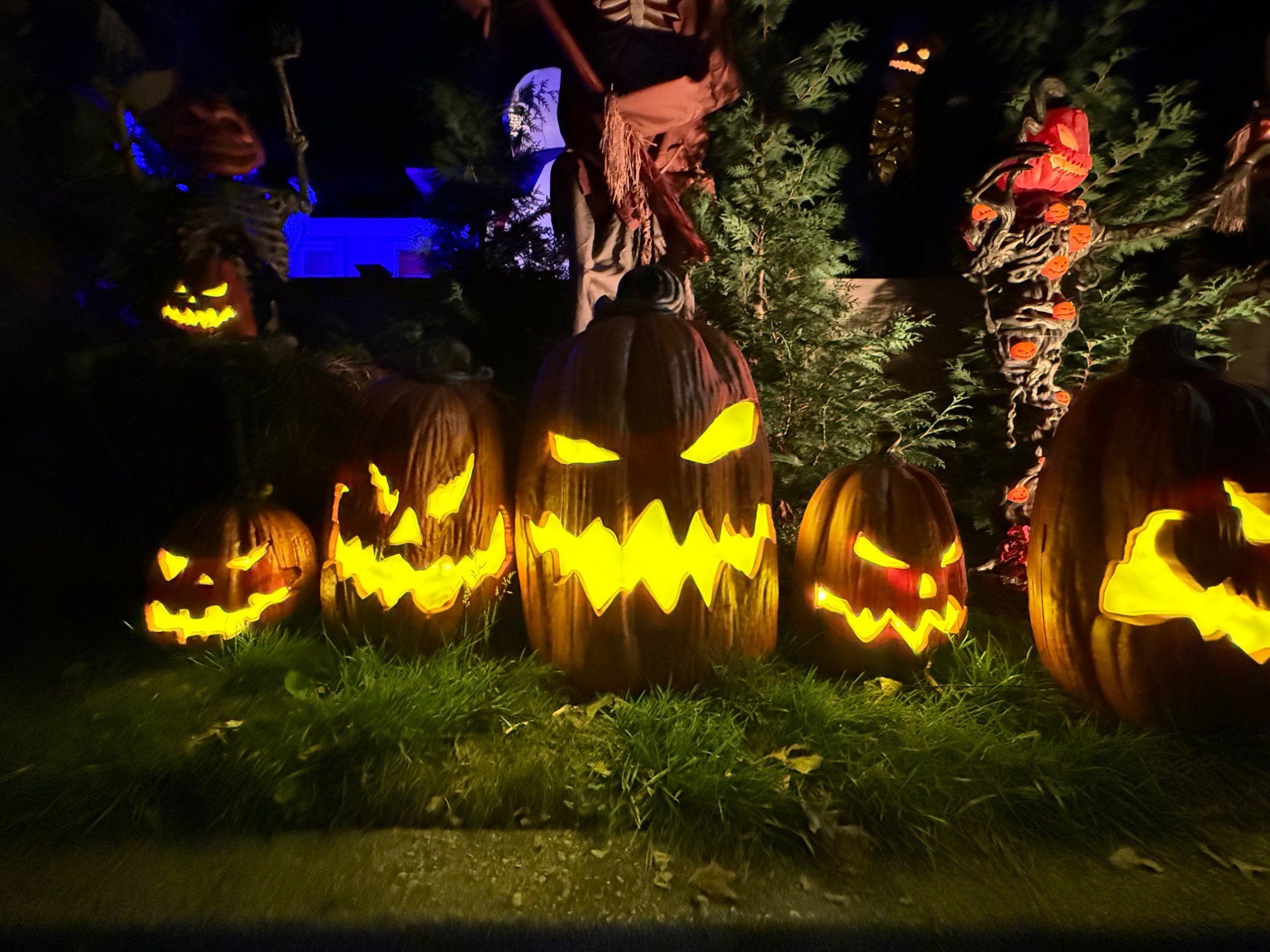 Halloween display at 3186 Wilmarth Place, Wantagh